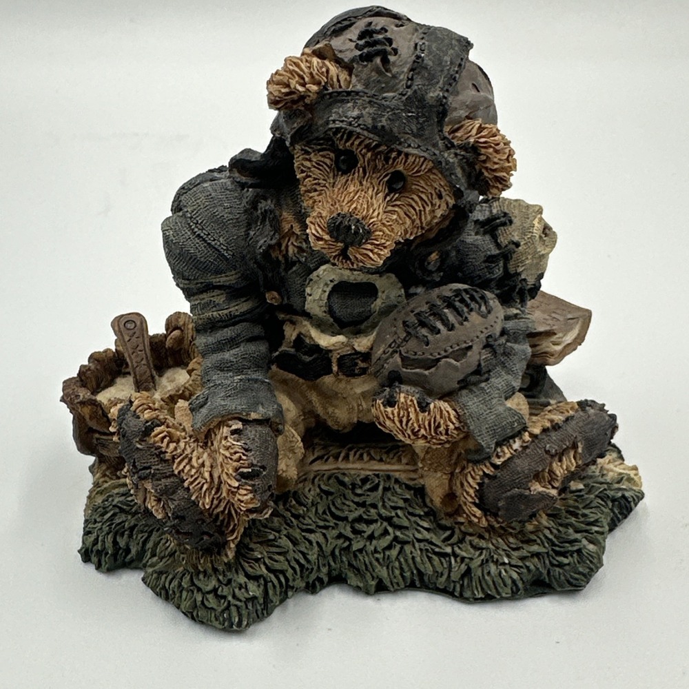 1994 Boyds Bears & Friends Football Player Figurine #2245 Knute & the Gridiron